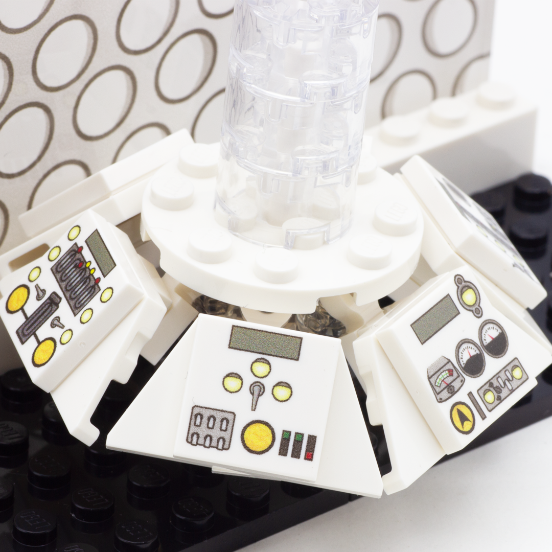 TARDIS Minibuild and Display - Custom Dr Who LEGO Minibuild and Acrylic Minifigure Display