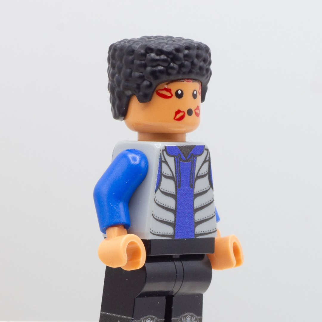 Minifigure with black Curly LEGO hair (flat top afro)